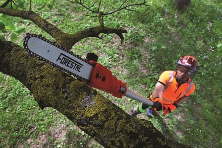 Le novità Forestal per il 2024: ecco il casco forestale e il potatore FOR7000